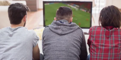 Jalkapallon katsominen