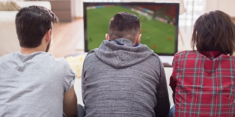 Jalkapallon katsominen